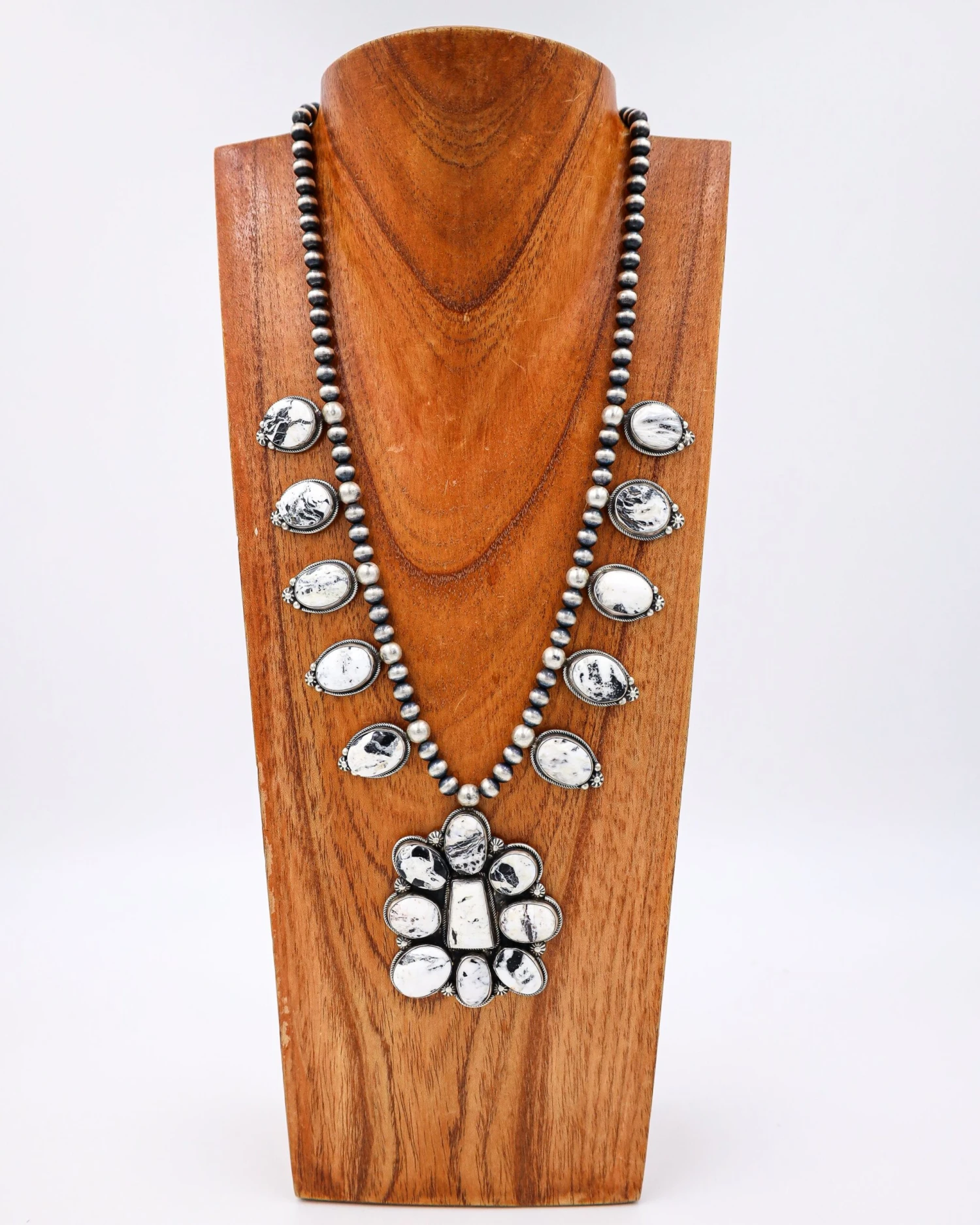 WHITE BUFFALO WITH NAVAJO PEARLS EARRING AND NECKLACE SET - Image 3