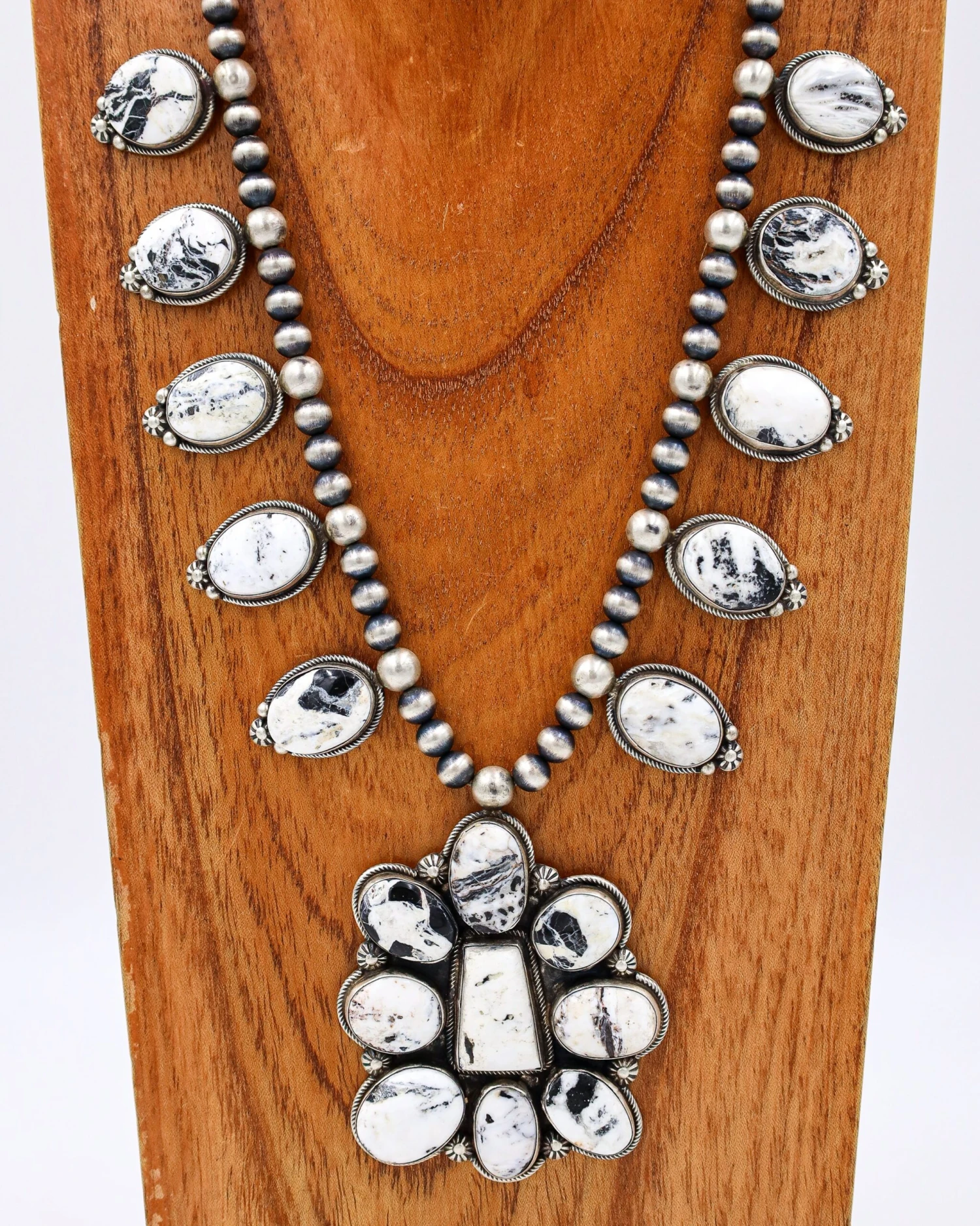 WHITE BUFFALO WITH NAVAJO PEARLS EARRING AND NECKLACE SET - Image 5