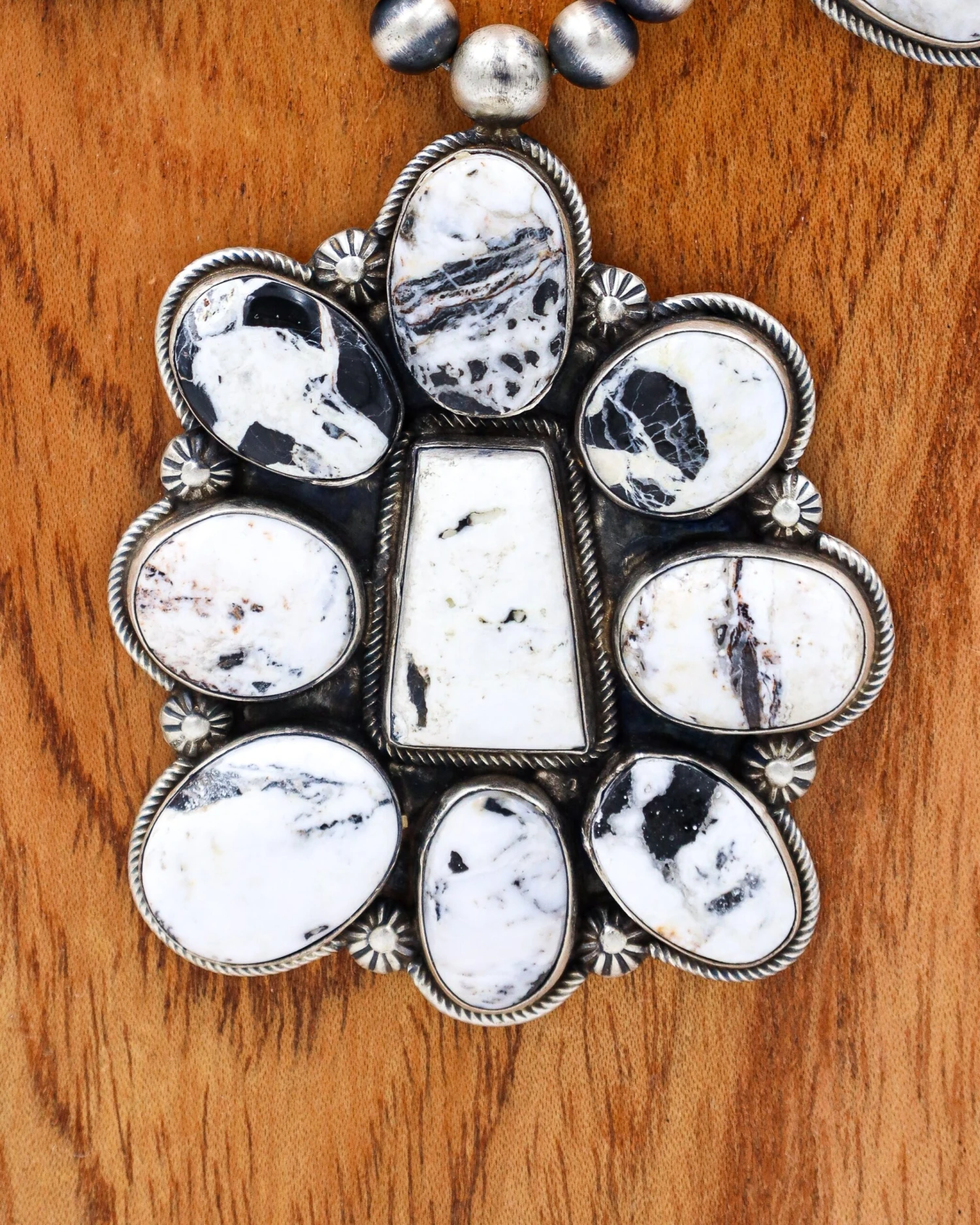 WHITE BUFFALO WITH NAVAJO PEARLS EARRING AND NECKLACE SET - Image 4