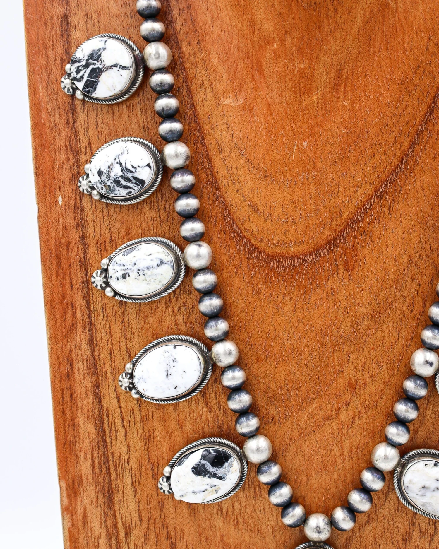 WHITE BUFFALO WITH NAVAJO PEARLS EARRING AND NECKLACE SET - Image 6