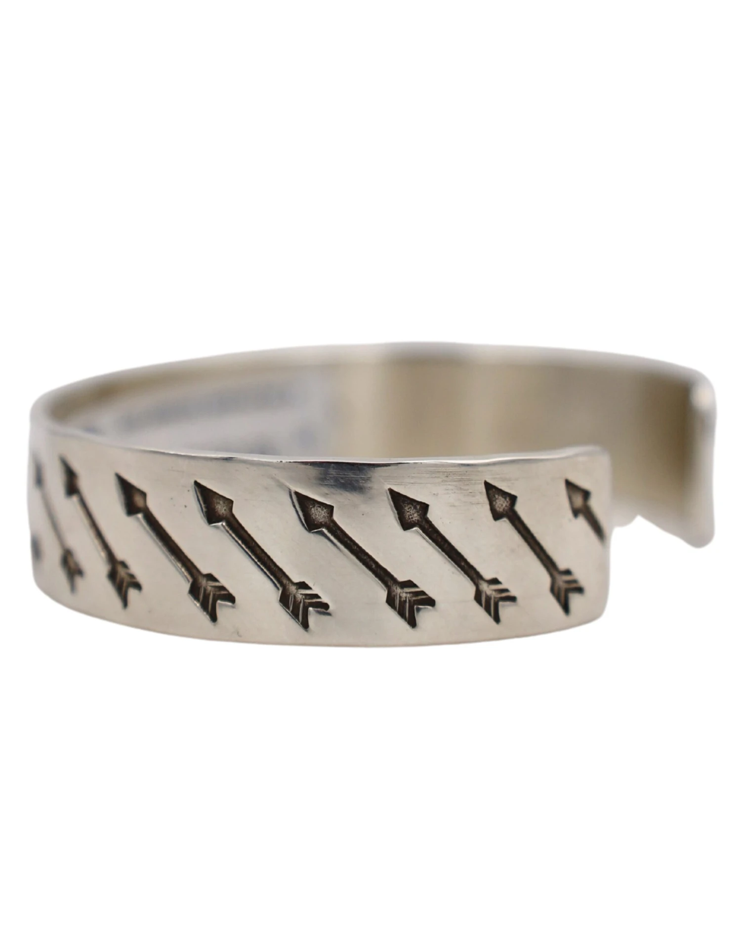 ARROWS IMPRINTED DIAGONAL CUFF - Image 4
