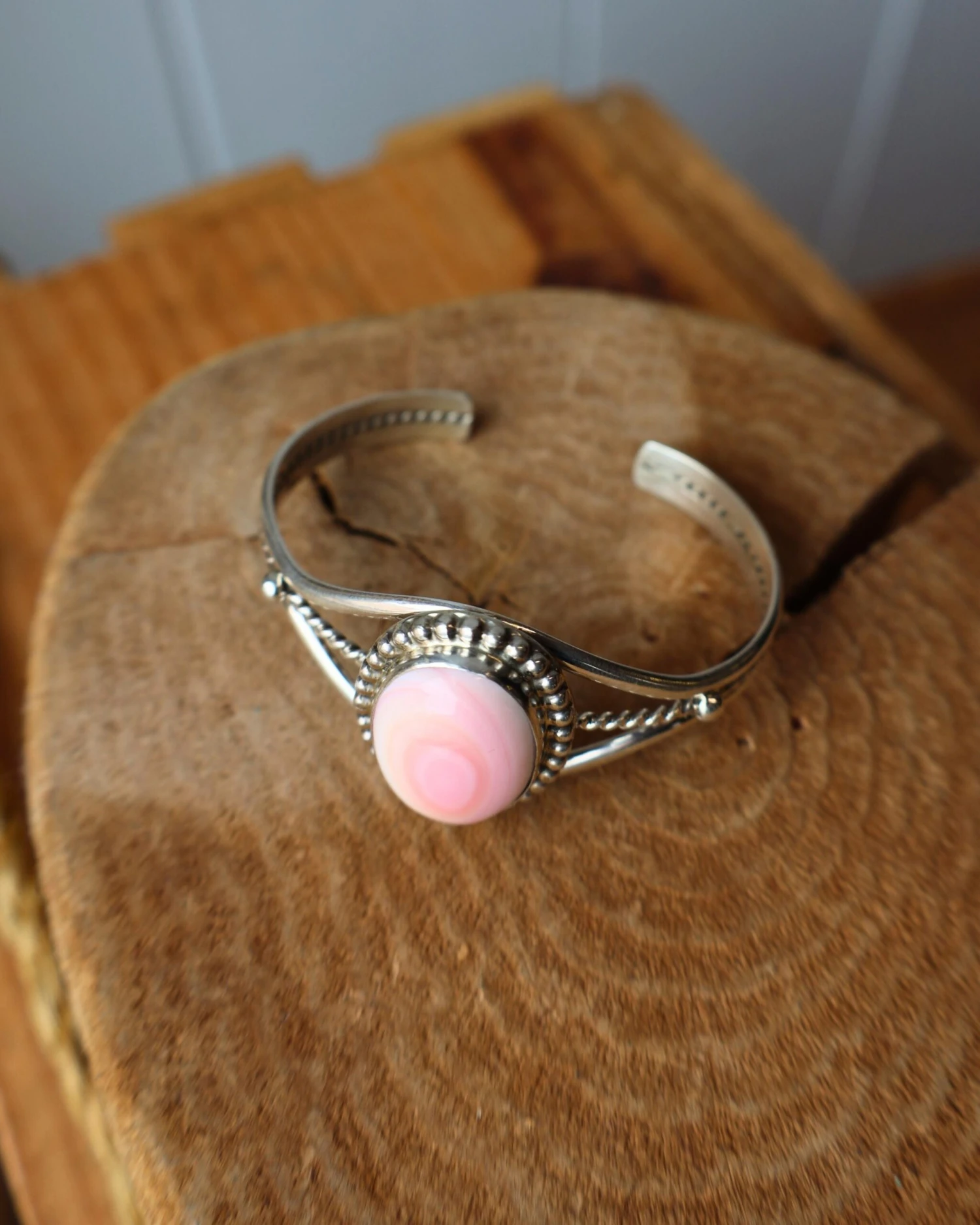 NAJA QUEEN PINK CONCH OVAL CUFF - Image 3