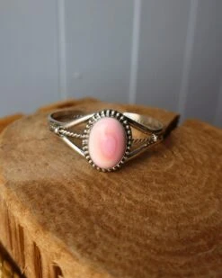 NAJA QUEEN PINK CONCH OVAL CUFF