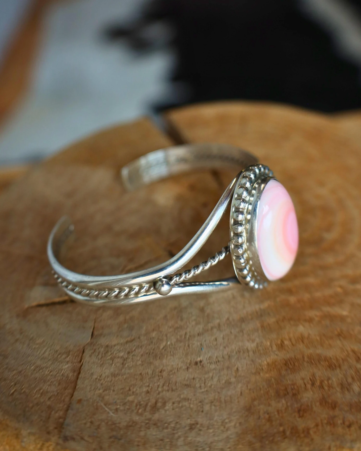 NAJA QUEEN PINK CONCH OVAL CUFF - Image 4