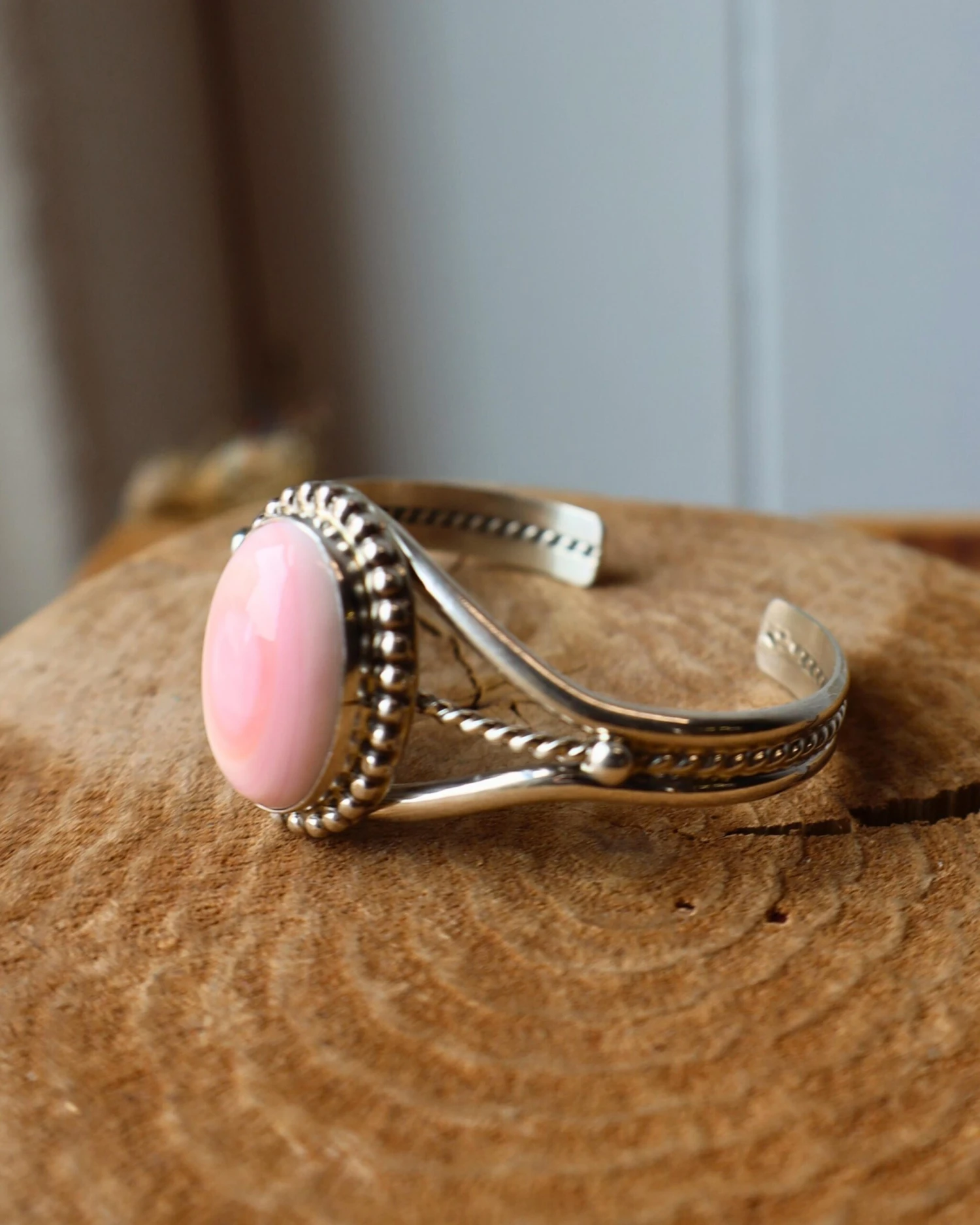 NAJA QUEEN PINK CONCH OVAL CUFF - Image 5