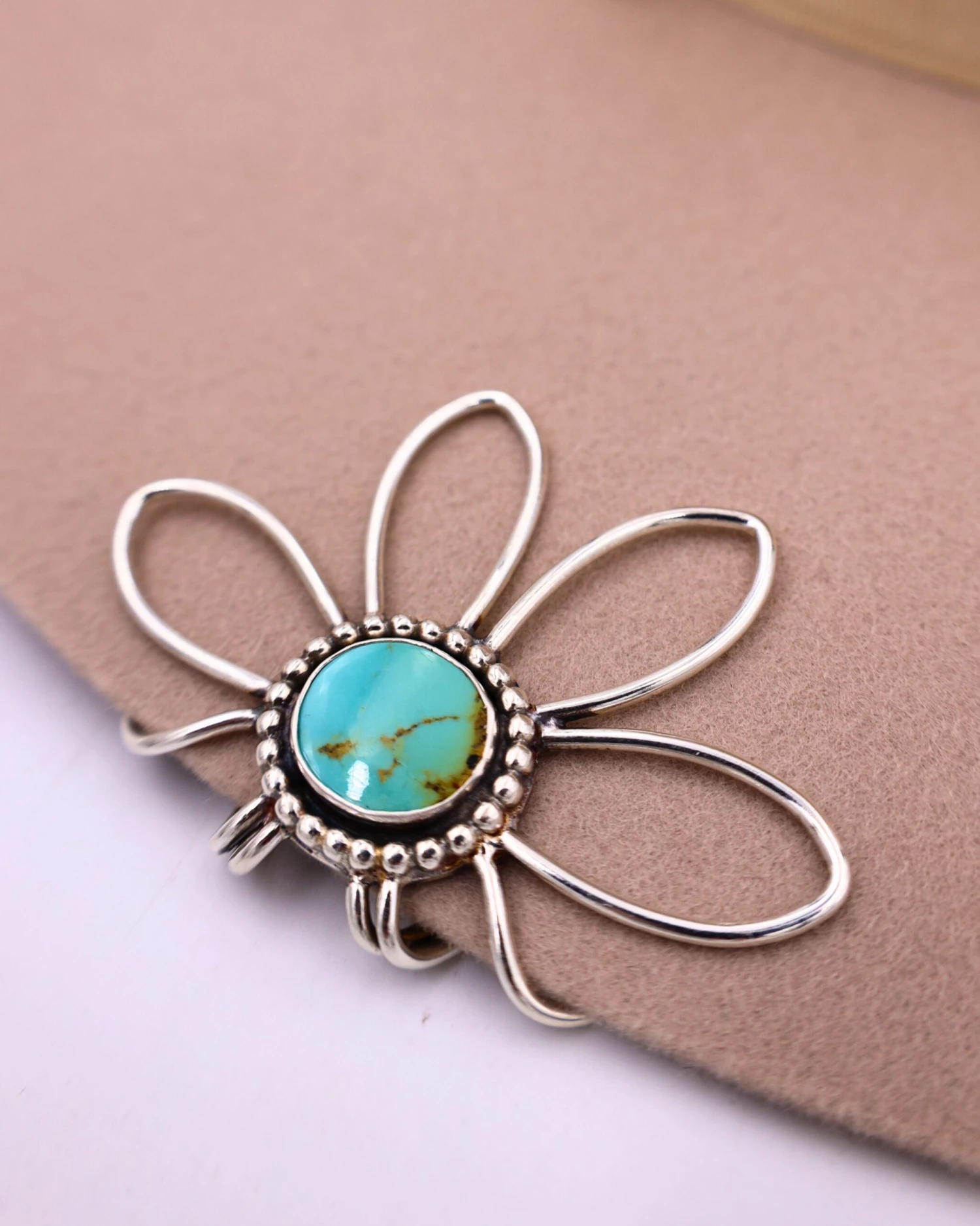 THE WINGED HEART GREEN TURQUOISE BRIM BLOOM CLIP - Image 2