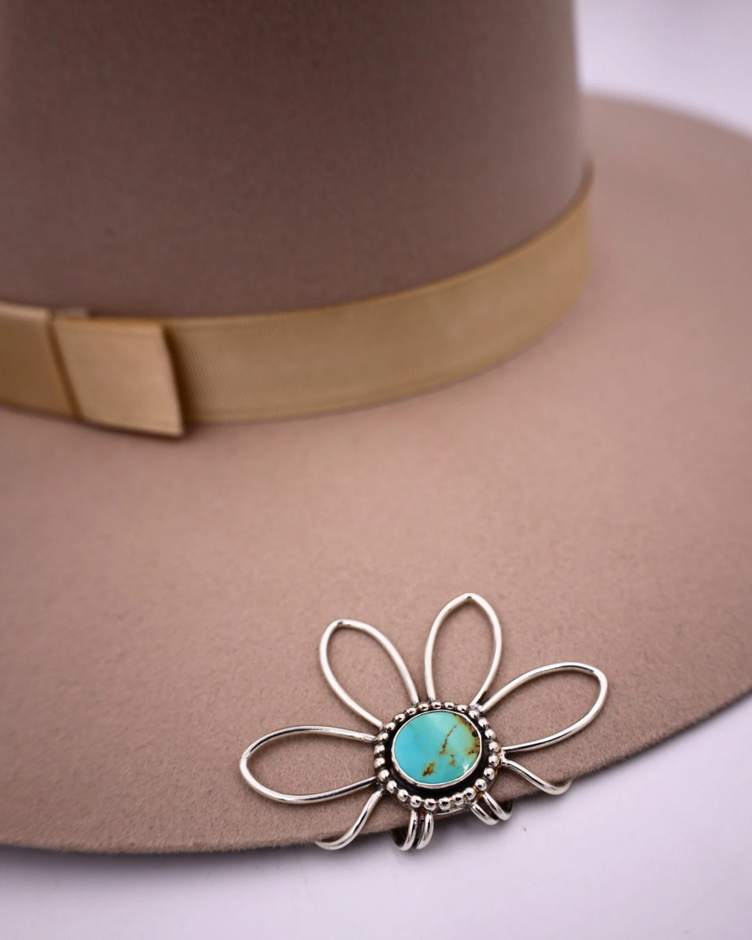 THE WINGED HEART GREEN TURQUOISE BRIM BLOOM CLIP - Image 6