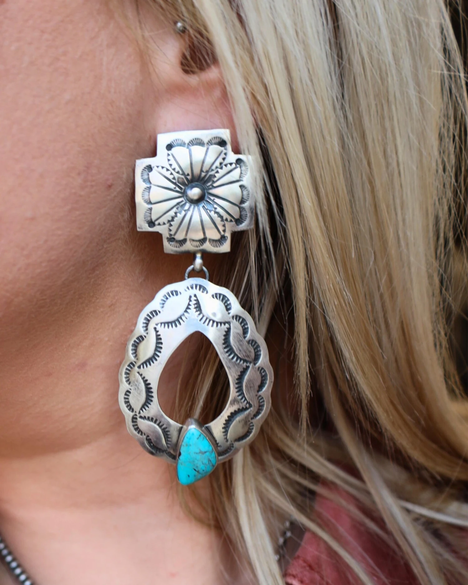 OPEN CONCHO OVOID TURQUOISE STONE EARRING - Image 10