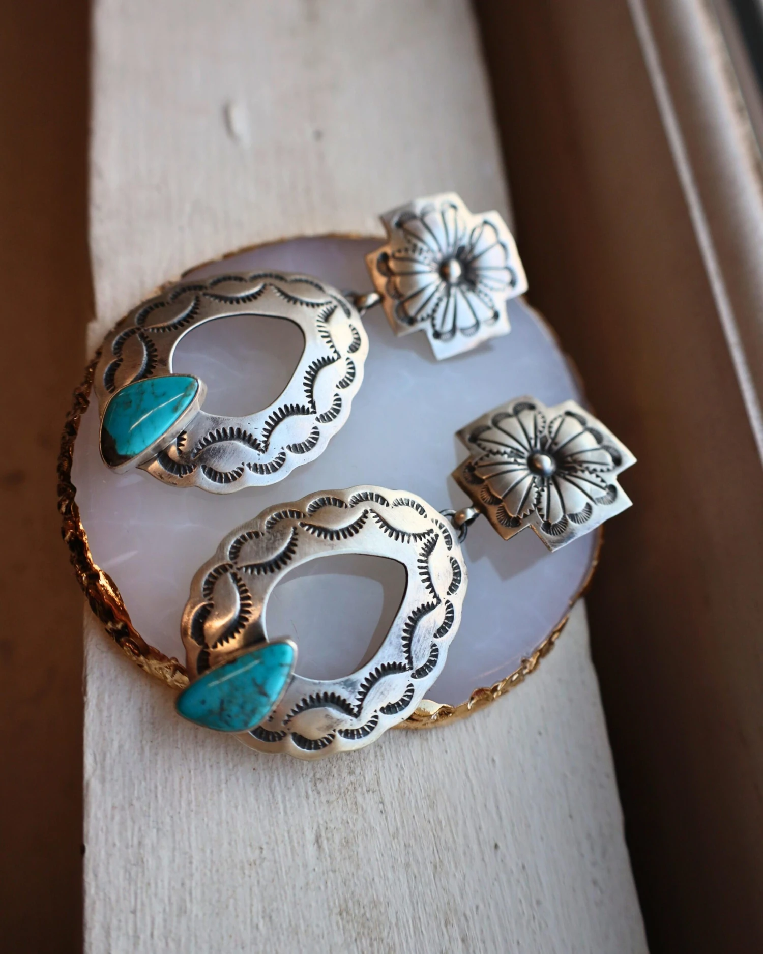 OPEN CONCHO OVOID TURQUOISE STONE EARRING - Image 7